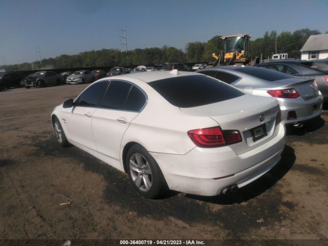 Photo 2 VIN: WBAXH5C59CDW06161 - BMW 528I 