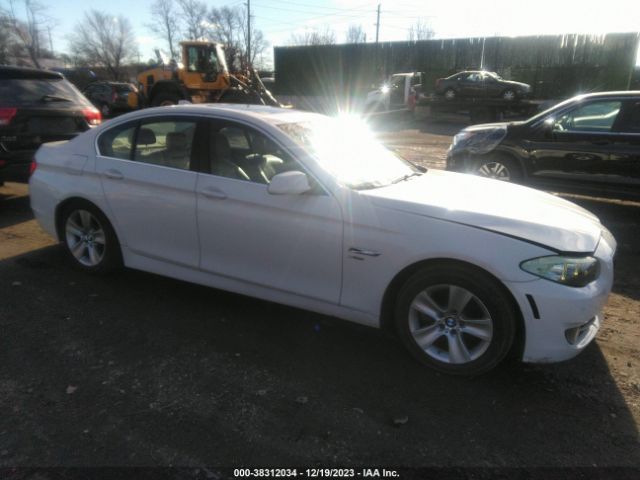 Photo 0 VIN: WBAXH5C59CDW09366 - BMW 528I 