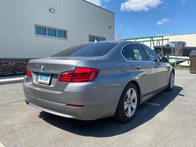 Photo 3 VIN: WBAXH5C59CDW09612 - BMW 528 XI 