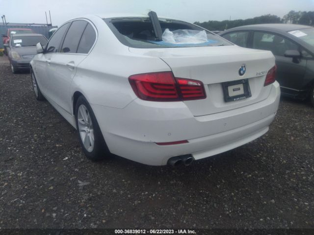 Photo 2 VIN: WBAXH5C5XCDW03852 - BMW 528I 