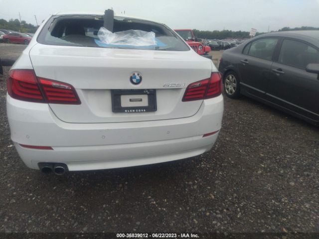 Photo 5 VIN: WBAXH5C5XCDW03852 - BMW 528I 