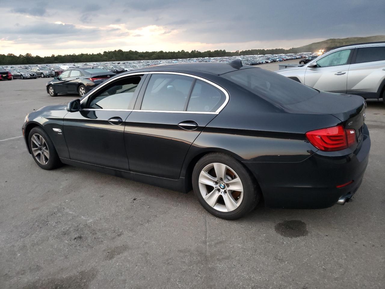 Photo 1 VIN: WBAXH5C5XCDW03950 - BMW 5ER 