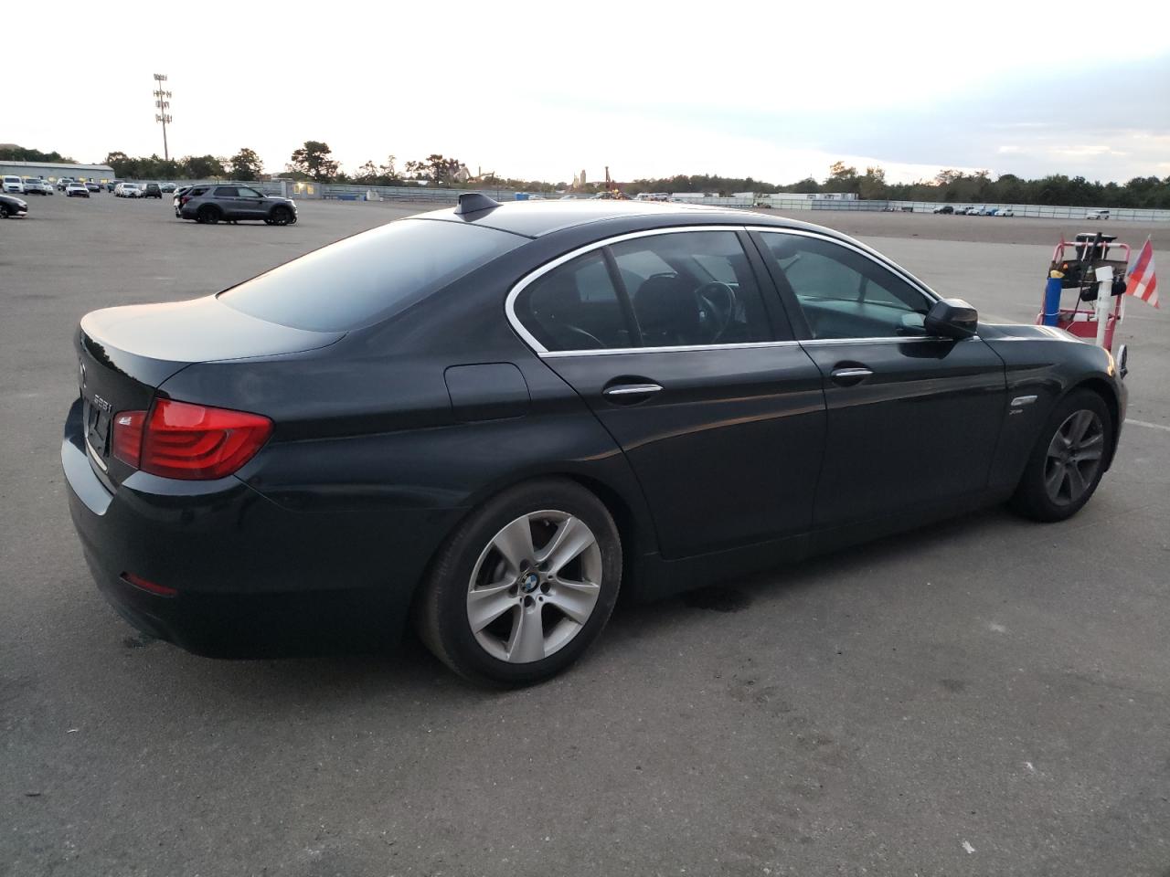 Photo 2 VIN: WBAXH5C5XCDW03950 - BMW 5ER 