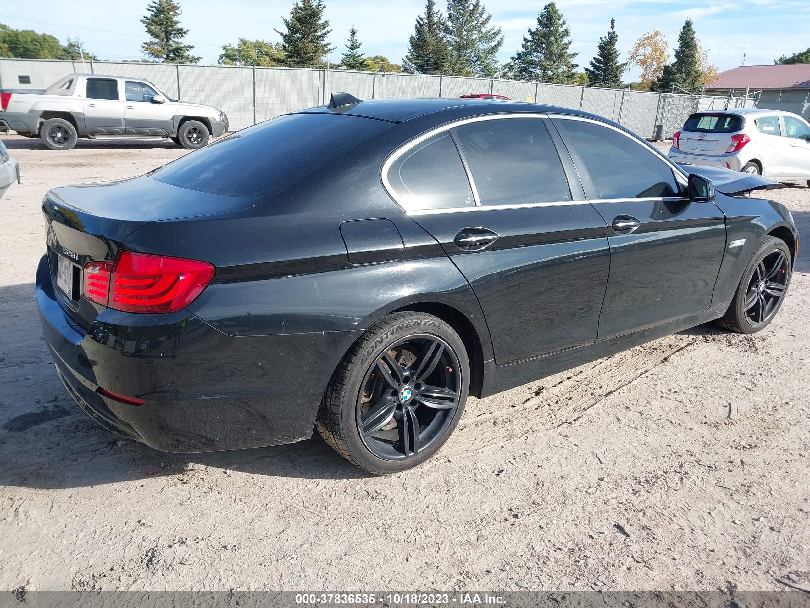 Photo 3 VIN: WBAXH5C5XCDW04872 - BMW 5ER 