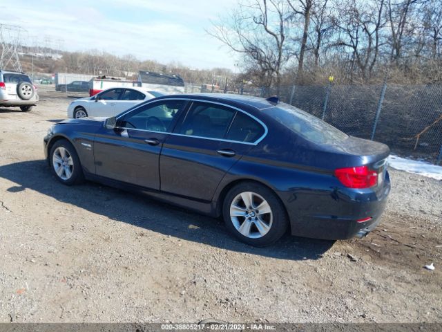 Photo 2 VIN: WBAXH5C5XCDW07238 - BMW 528 