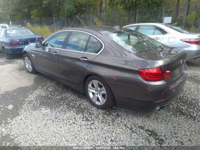 Photo 2 VIN: WBAXH5C5XCDW08601 - BMW 5 