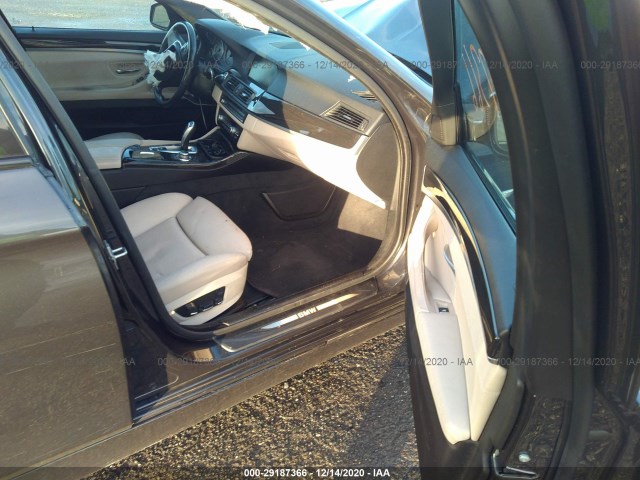 Photo 4 VIN: WBAXH5C5XCDW09540 - BMW 5 