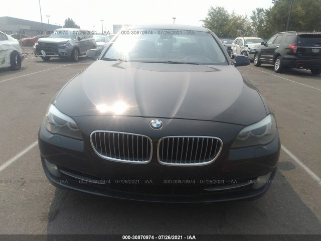 Photo 5 VIN: WBAXH5C5XCDW09957 - BMW 528I 