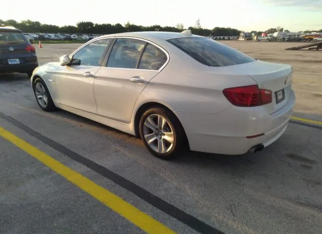 Photo 2 VIN: WBAXH5C5XCDW11515 - BMW 5 SERIES 