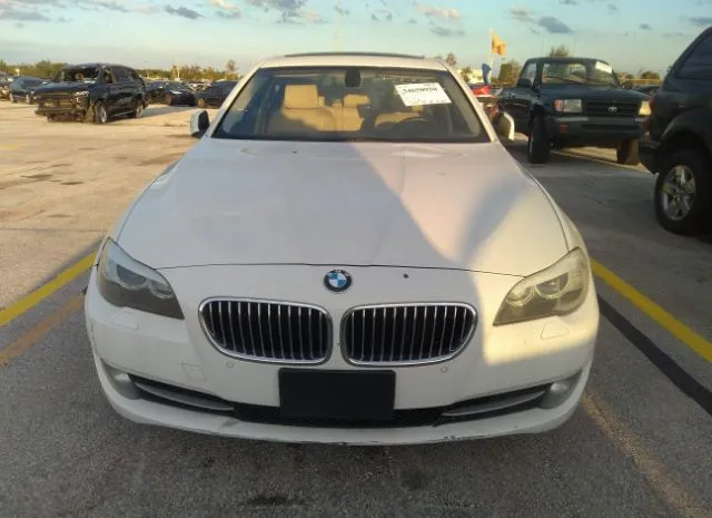 Photo 5 VIN: WBAXH5C5XCDW11515 - BMW 5 SERIES 