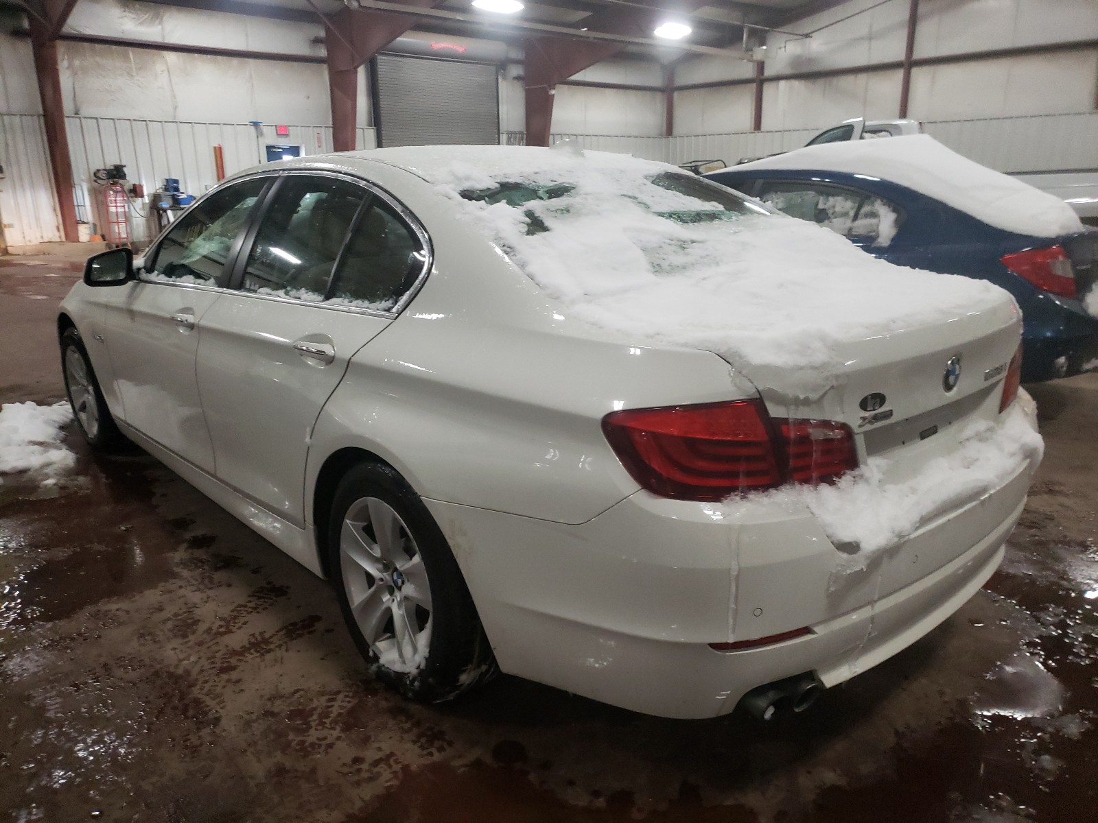 Photo 2 VIN: WBAXH5C5XDDW15467 - BMW 528 XI 