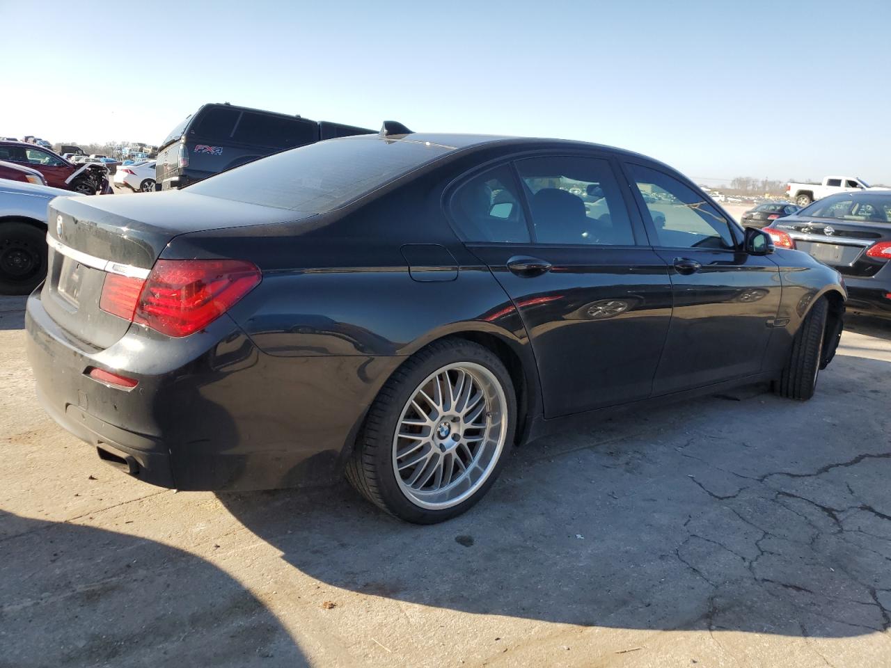 Photo 2 VIN: WBAYA6C55DD143743 - BMW 7ER 