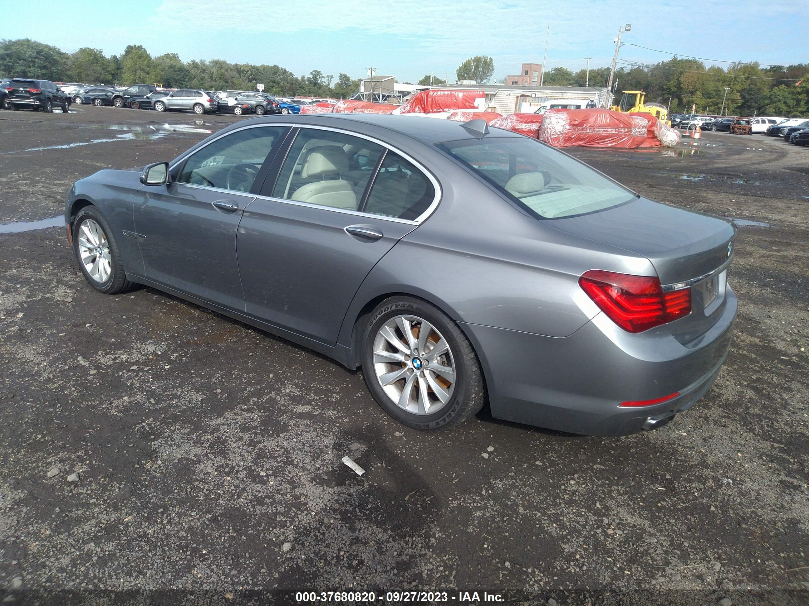 Photo 2 VIN: WBAYA6C55FGK16644 - BMW 740I 