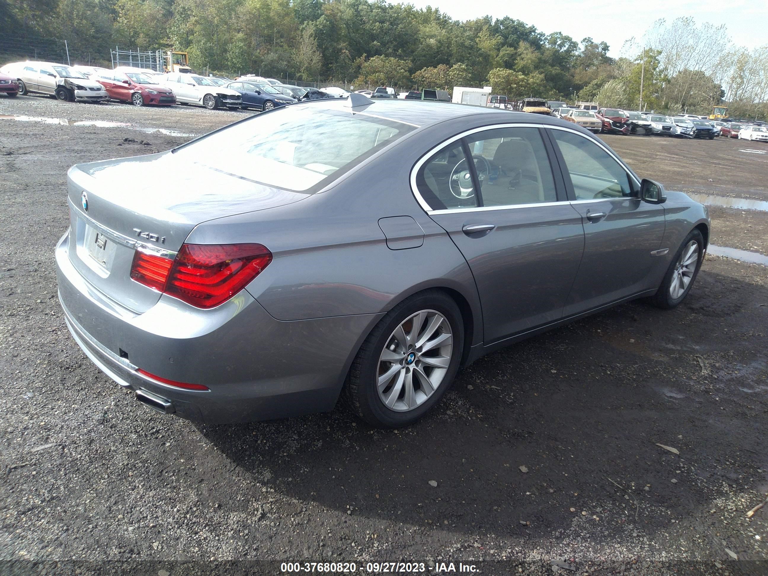 Photo 3 VIN: WBAYA6C55FGK16644 - BMW 740I 