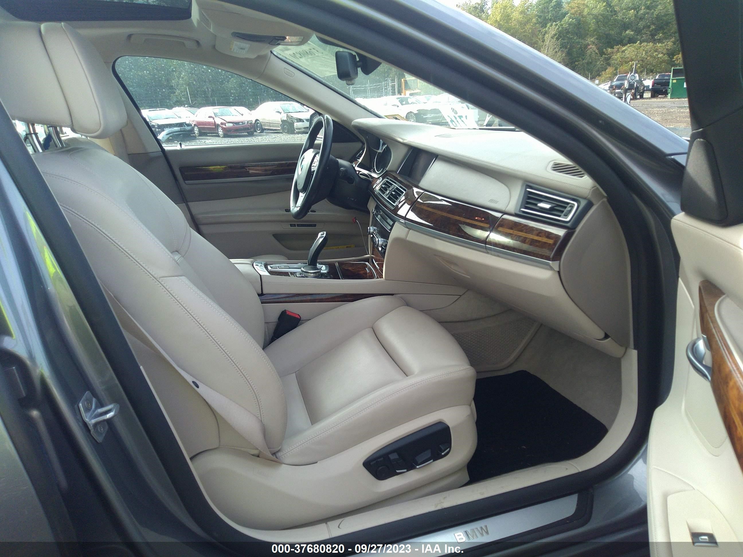 Photo 4 VIN: WBAYA6C55FGK16644 - BMW 740I 