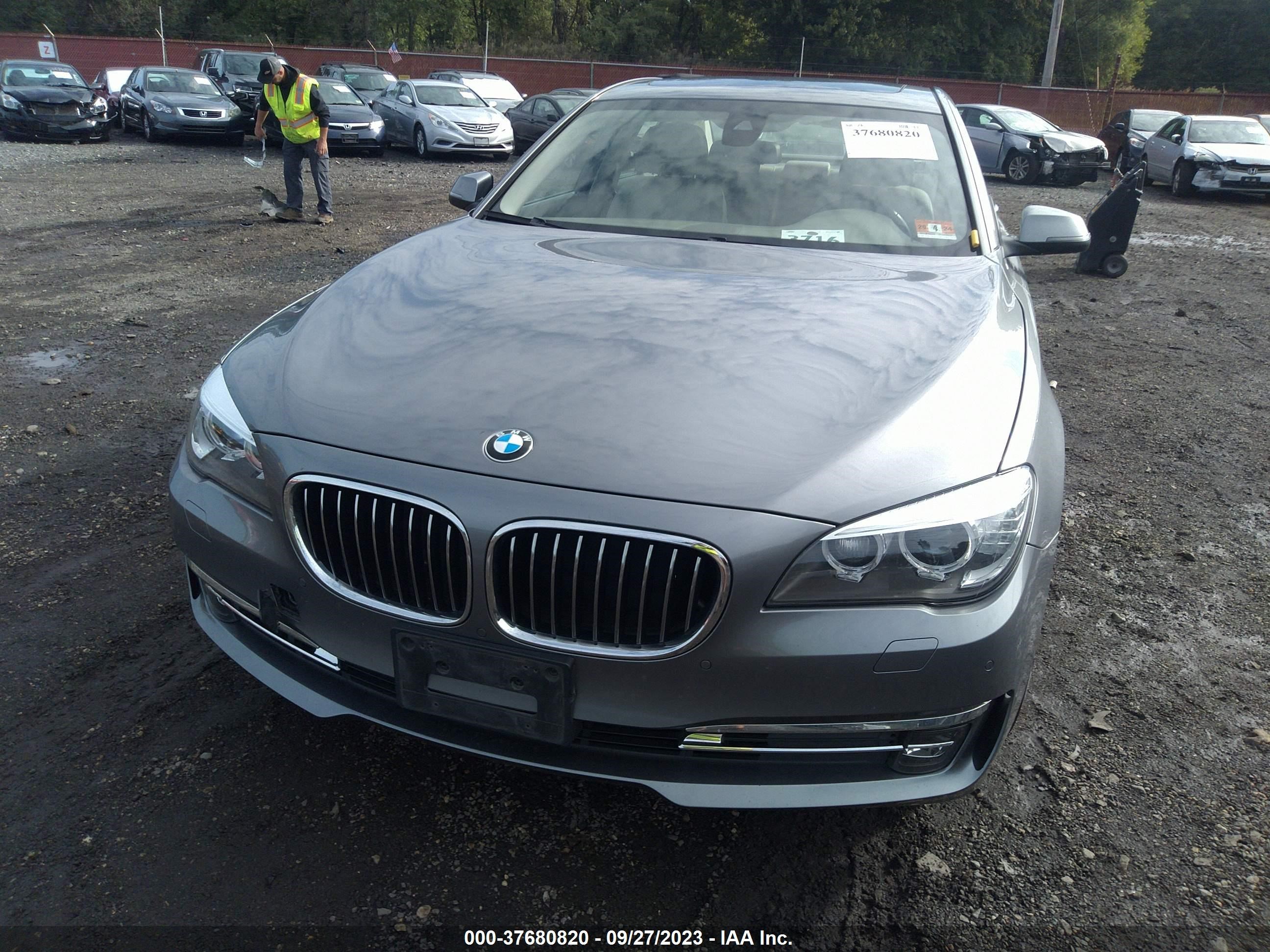 Photo 5 VIN: WBAYA6C55FGK16644 - BMW 740I 