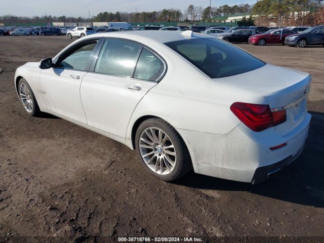 Photo 2 VIN: WBAYA8C50FD825590 - BMW 750I 