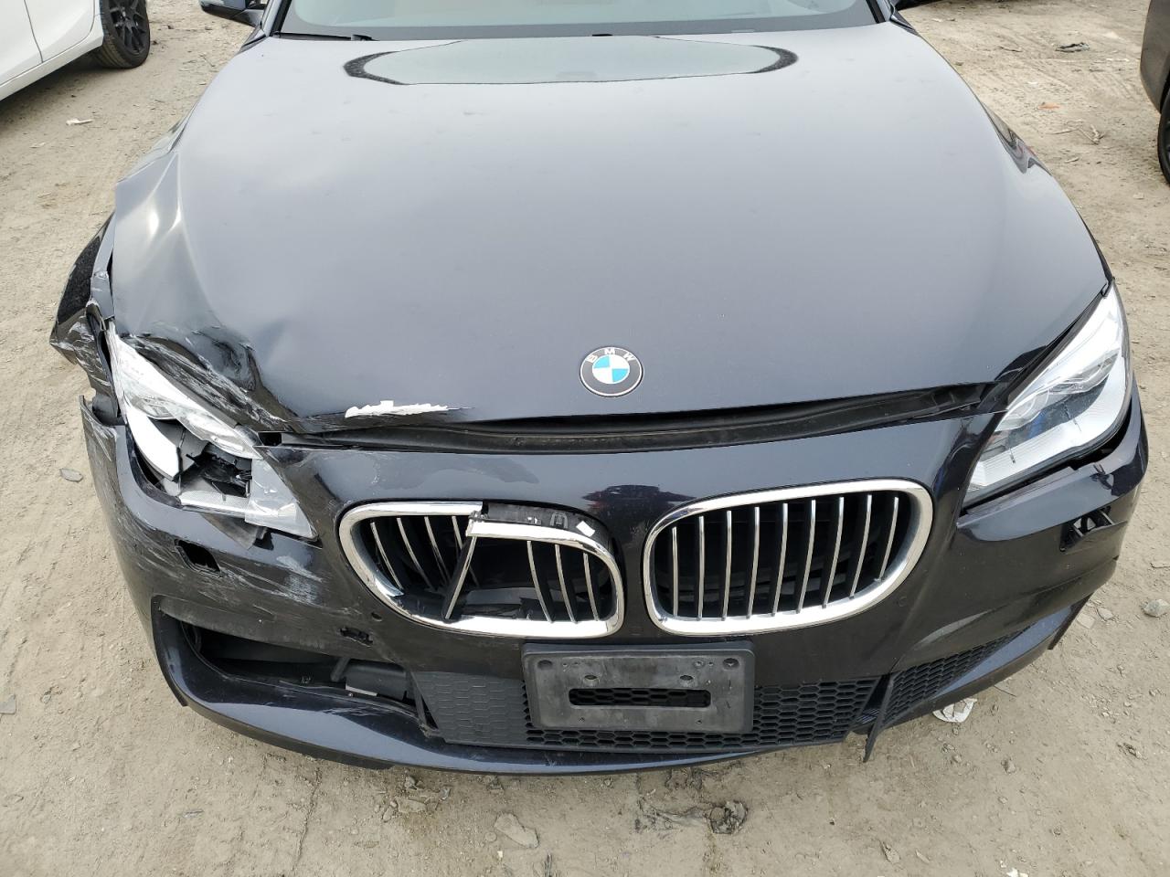 Photo 10 VIN: WBAYA8C57FD825585 - BMW 7ER 