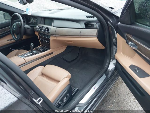 Photo 4 VIN: WBAYA8C5XDD227875 - BMW 750I 