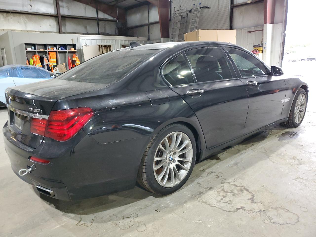 Photo 2 VIN: WBAYB6C57ED225021 - BMW 7ER 