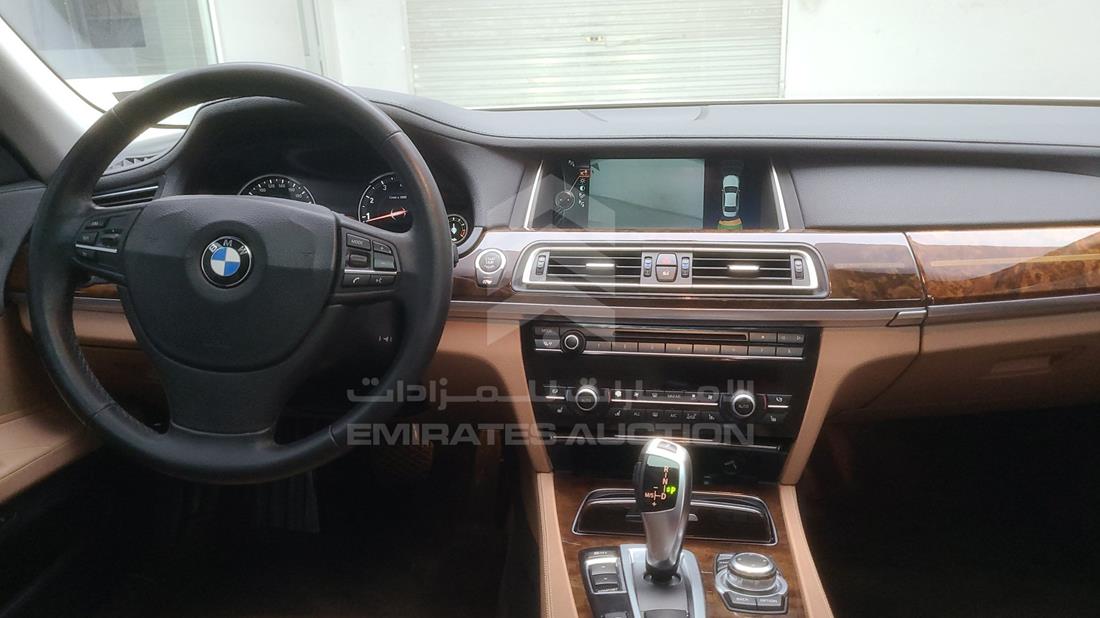 Photo 17 VIN: WBAYE4100DDZ54821 - BMW 740 LI 