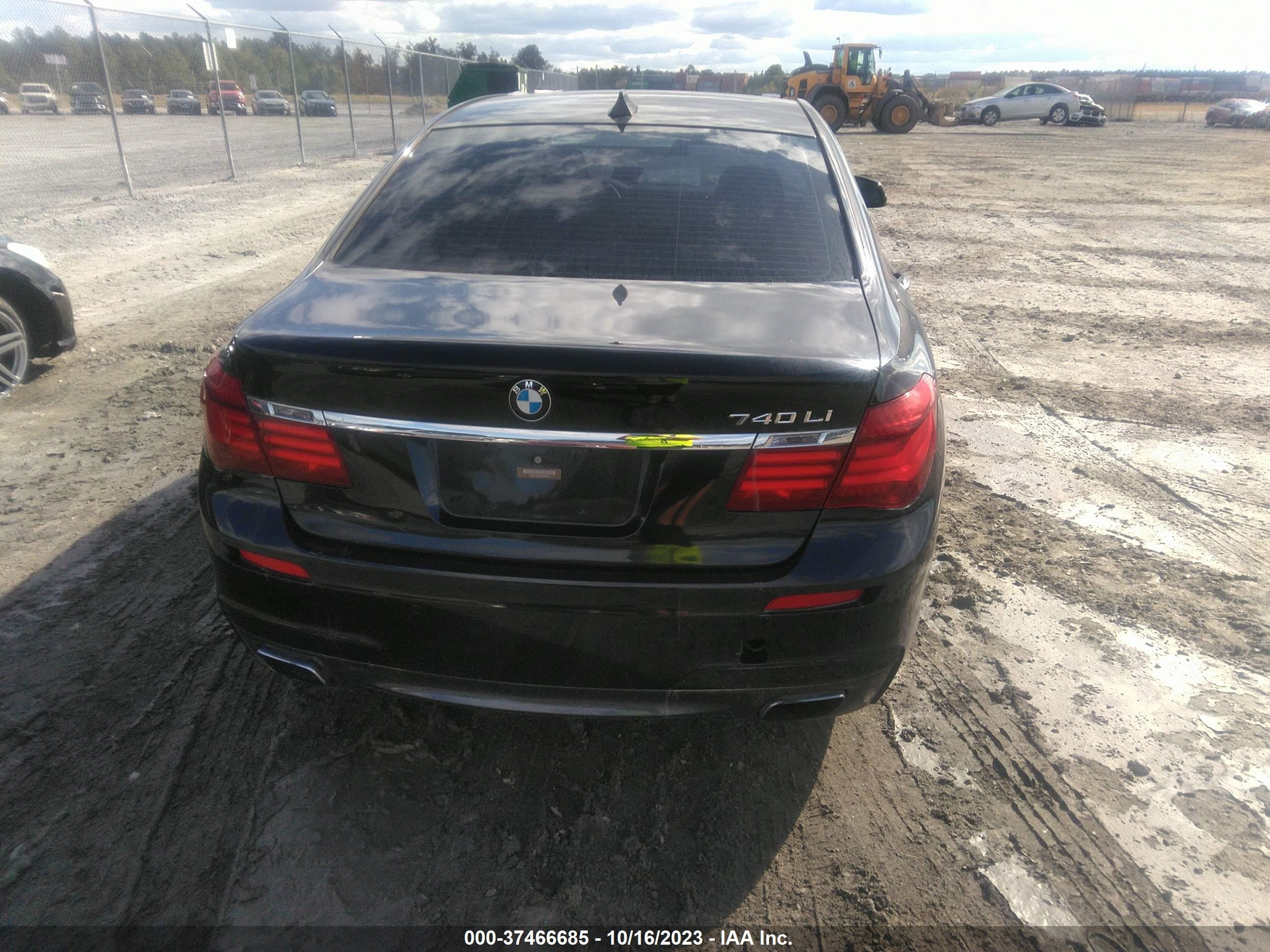 Photo 15 VIN: WBAYE4C54ED138429 - BMW 7ER 