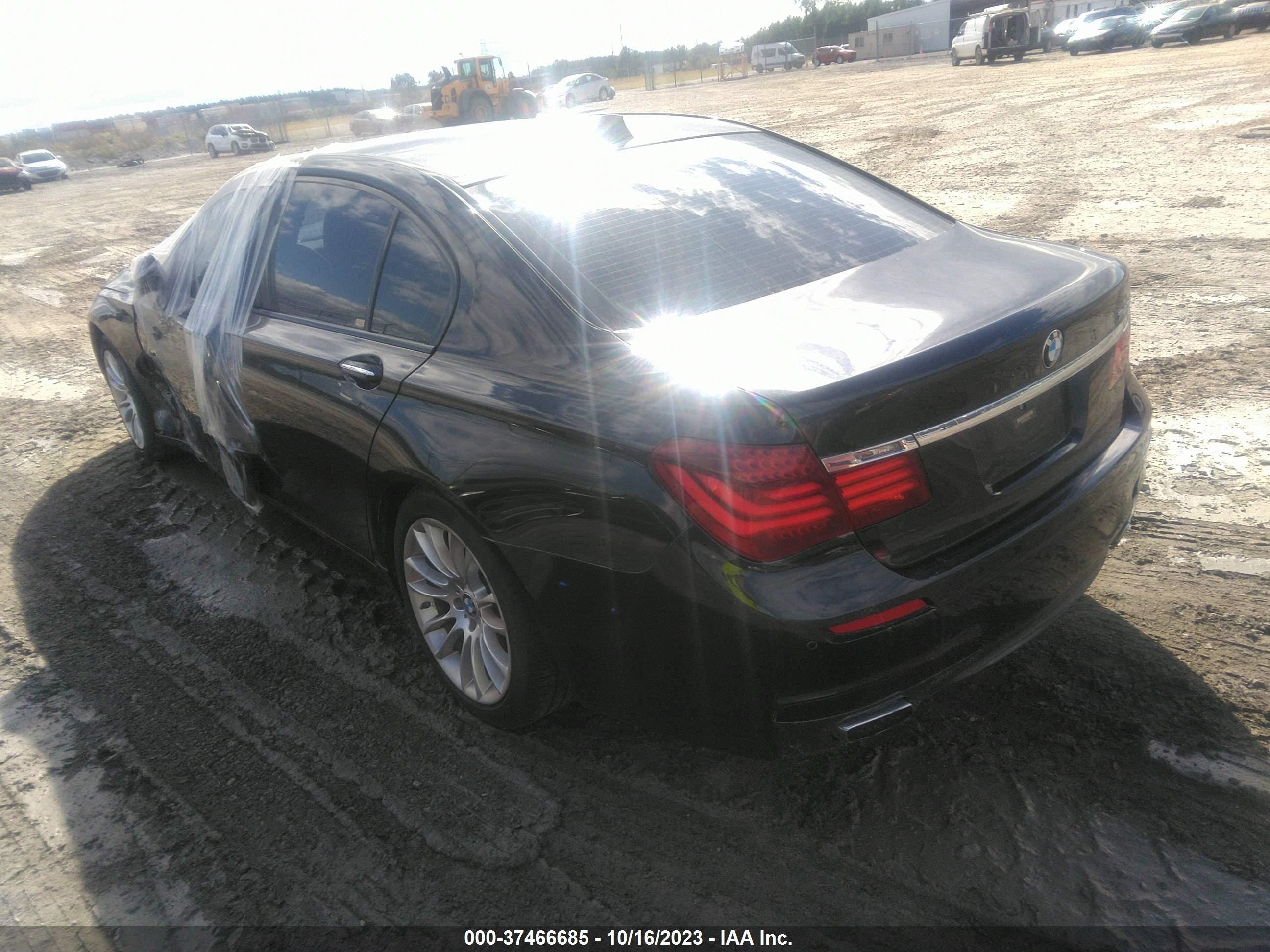 Photo 2 VIN: WBAYE4C54ED138429 - BMW 7ER 