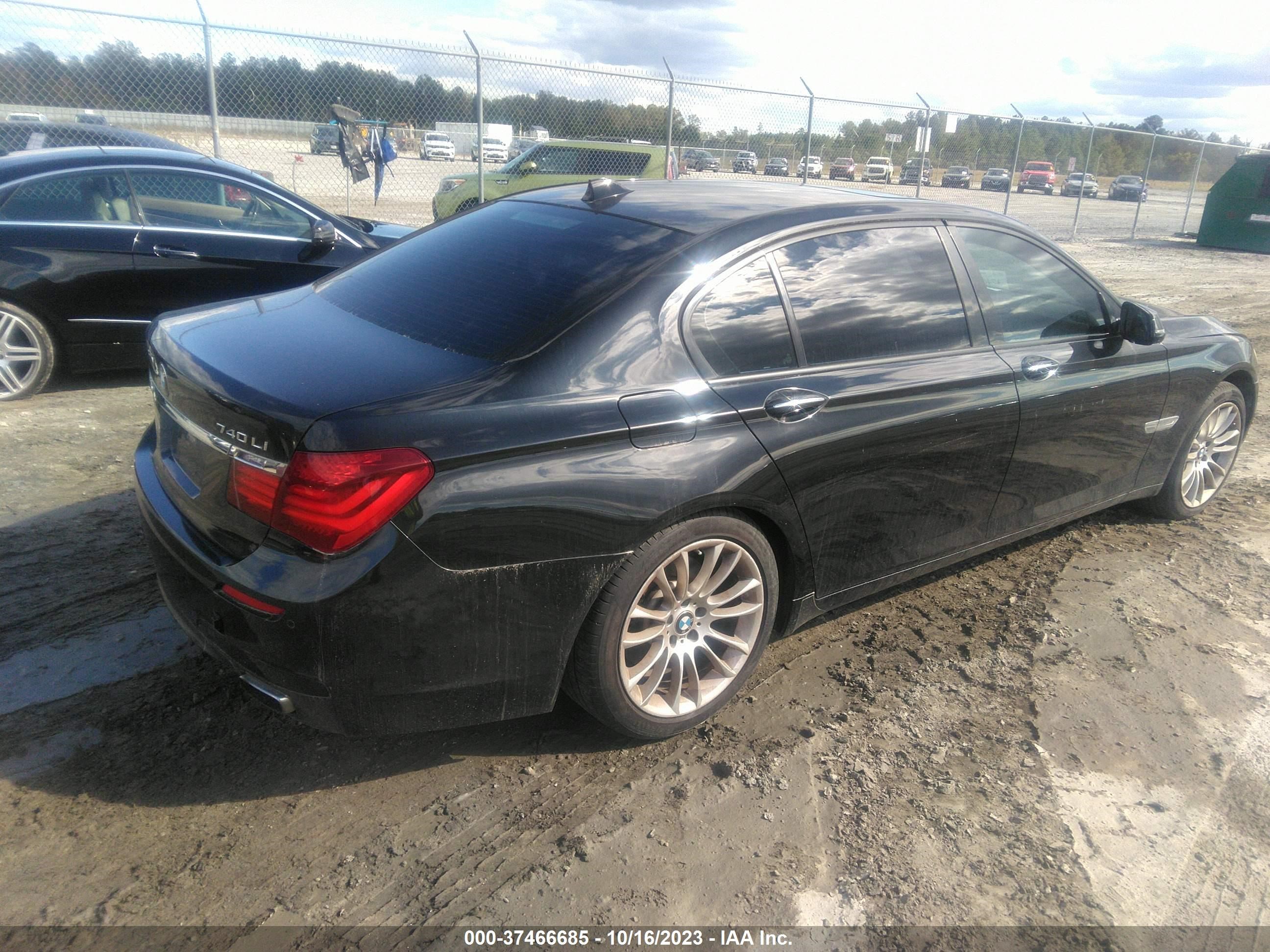 Photo 3 VIN: WBAYE4C54ED138429 - BMW 7ER 