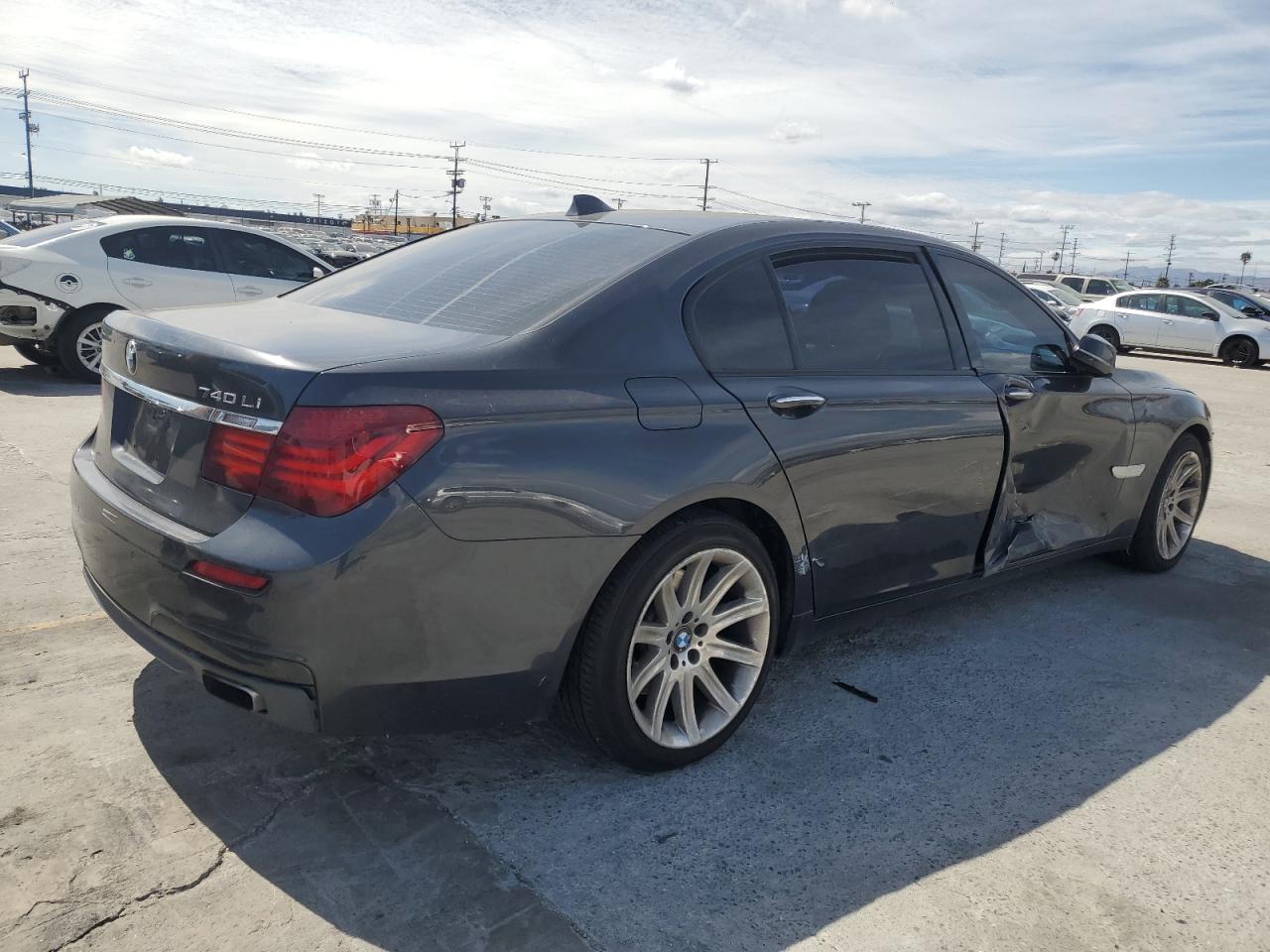 Photo 2 VIN: WBAYE4C5XED138712 - BMW 740 LI 