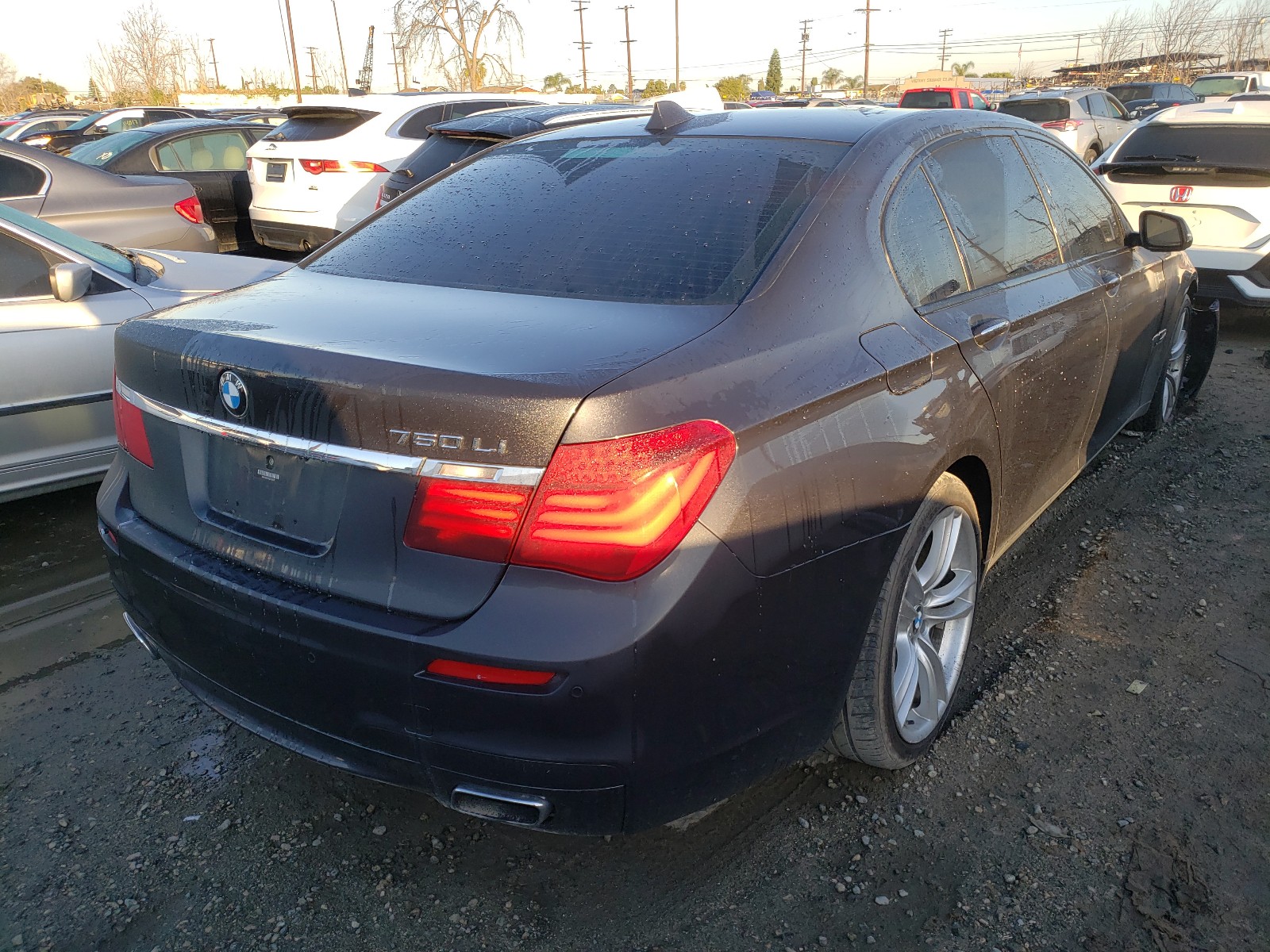 Photo 3 VIN: WBAYE8C57DD132873 - BMW 750 