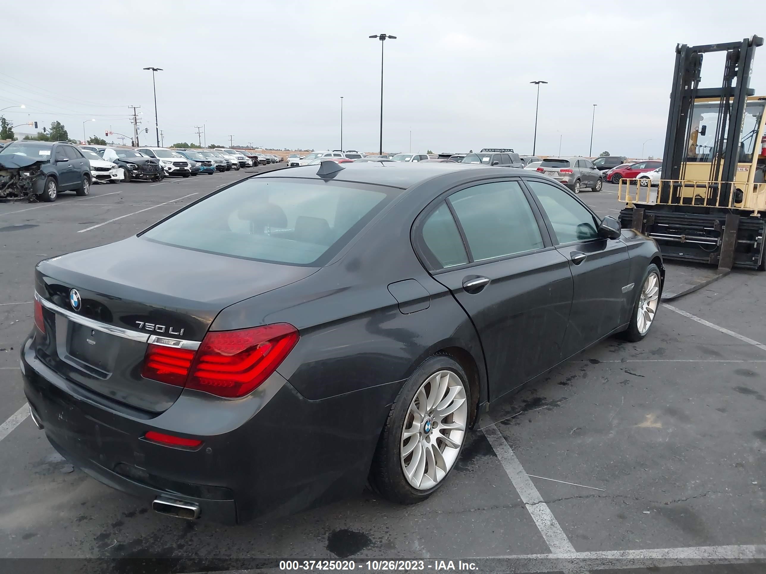 Photo 3 VIN: WBAYE8C5XFD781182 - BMW 7ER 