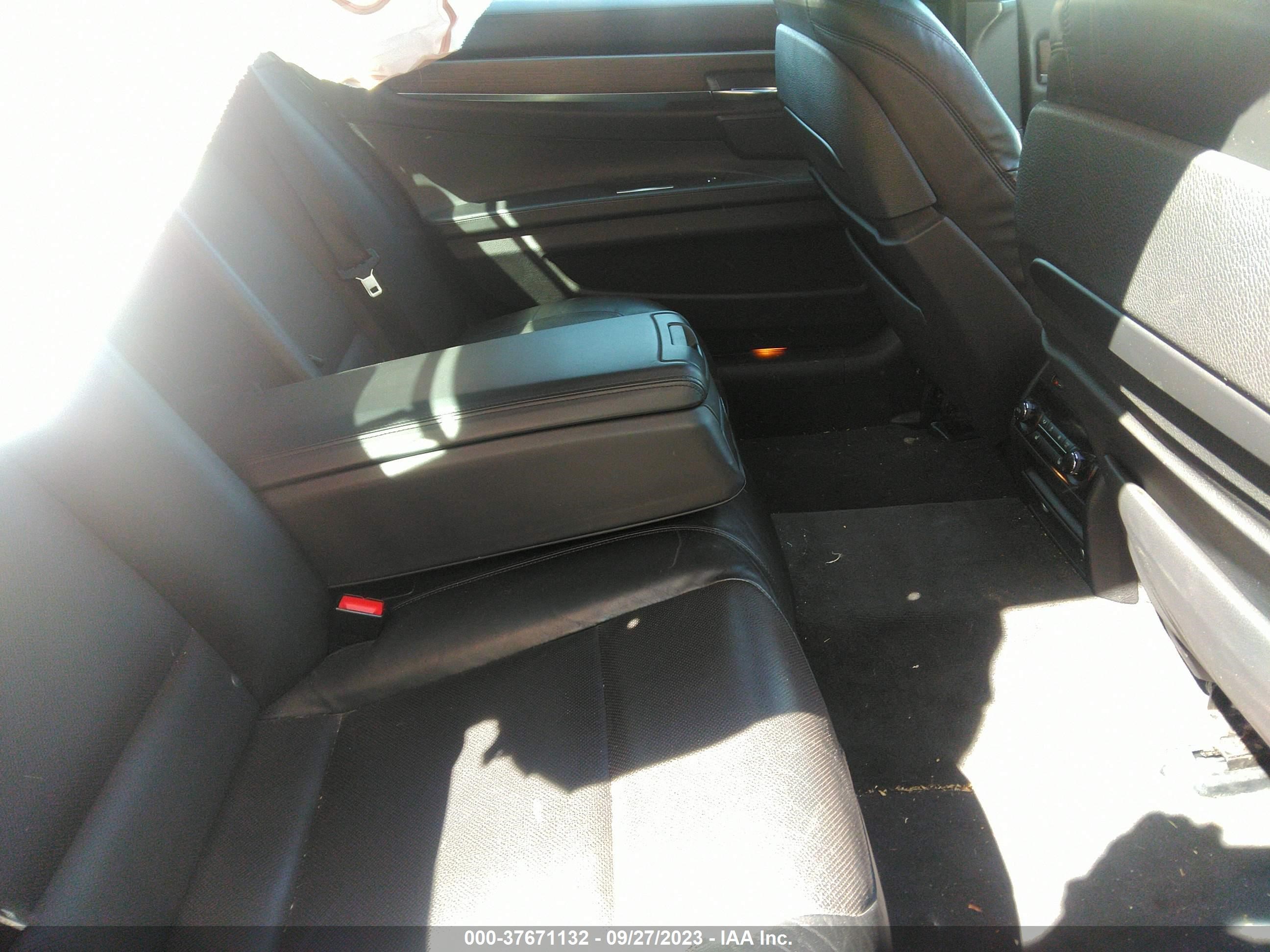 Photo 7 VIN: WBAYF4C5XFGS99297 - BMW 7ER 