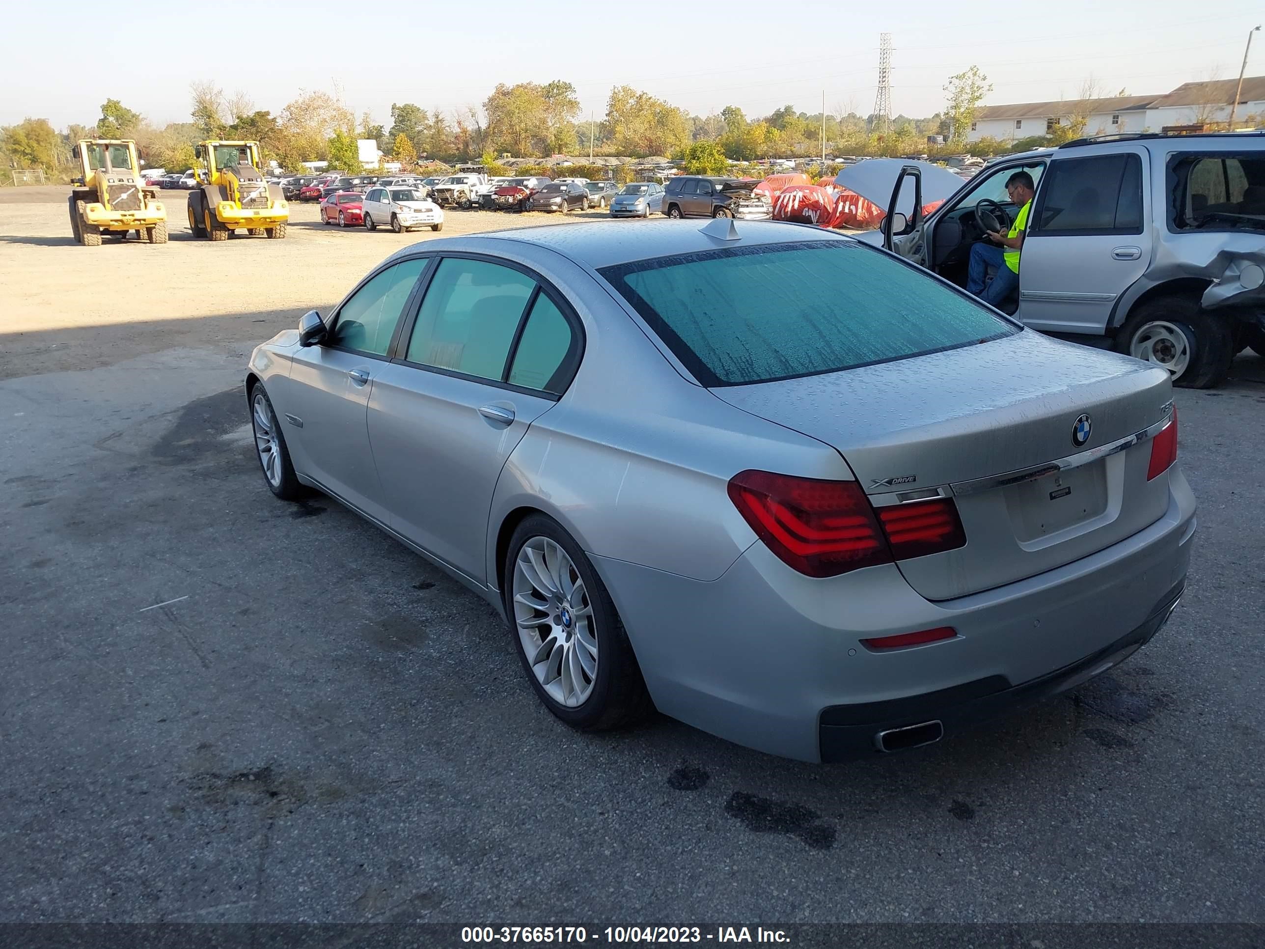 Photo 2 VIN: WBAYF8C57FD655293 - BMW 7ER 