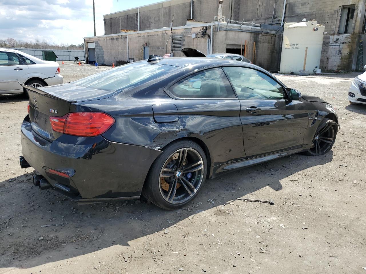 Photo 2 VIN: WBS3R9C51FK330475 - BMW M4 