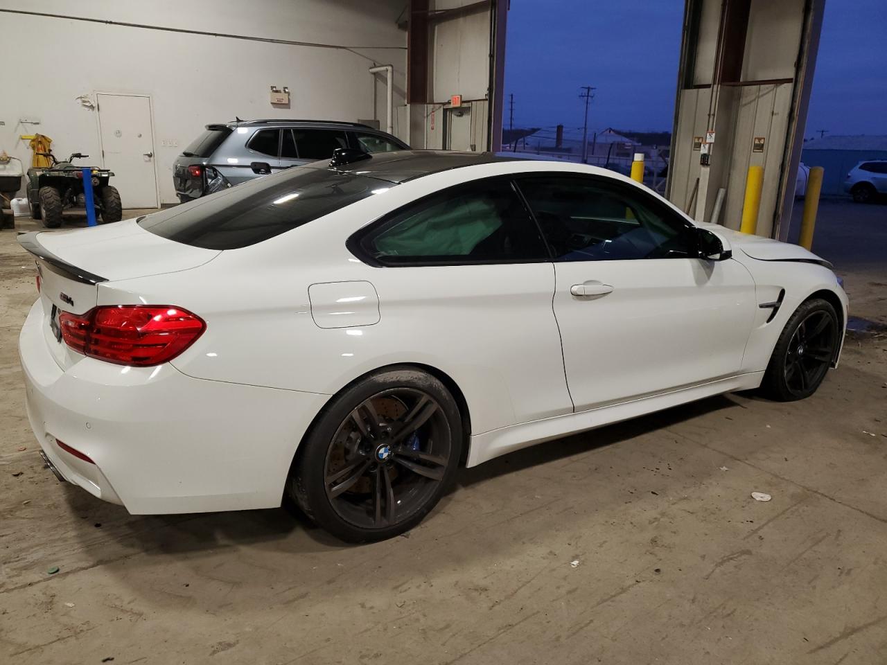 Photo 2 VIN: WBS3R9C52GK335802 - BMW M4 