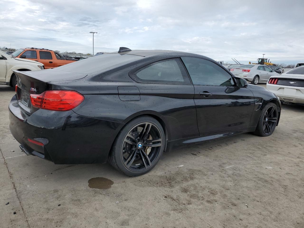 Photo 2 VIN: WBS3R9C53FK333216 - BMW M4 