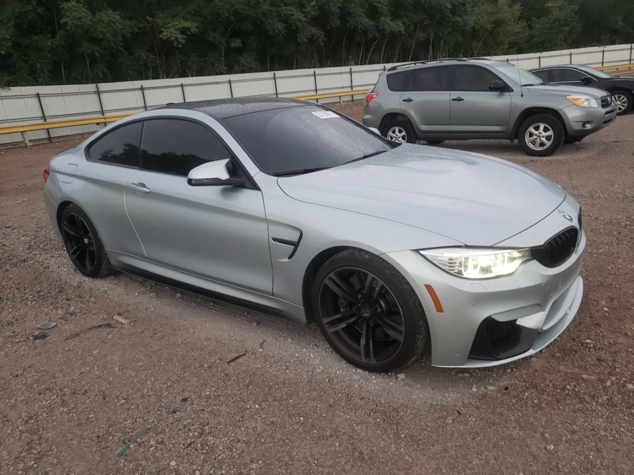 Photo 3 VIN: WBS3R9C56GK335690 - BMW M4 