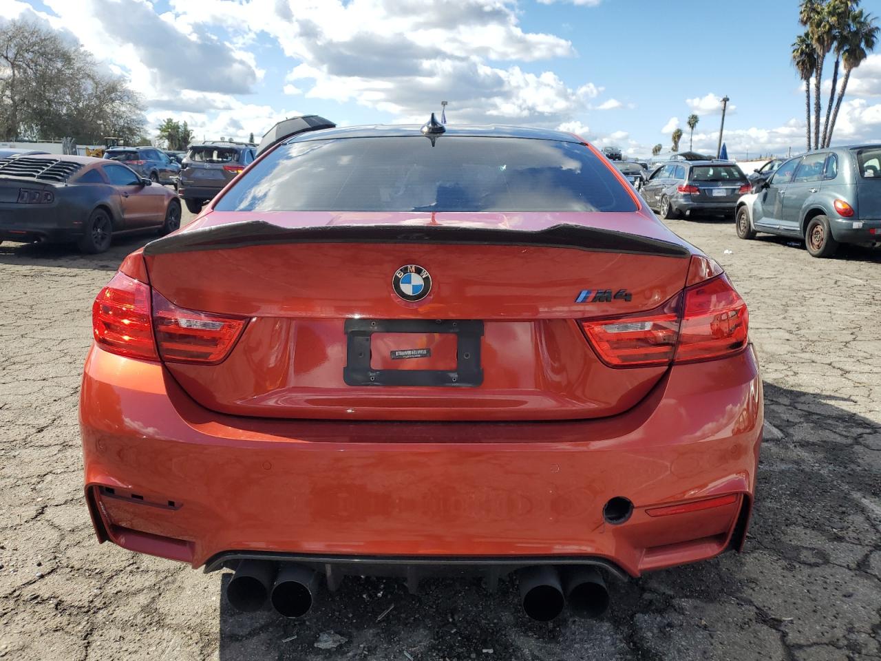 Photo 5 VIN: WBS3R9C57FF708758 - BMW M4 