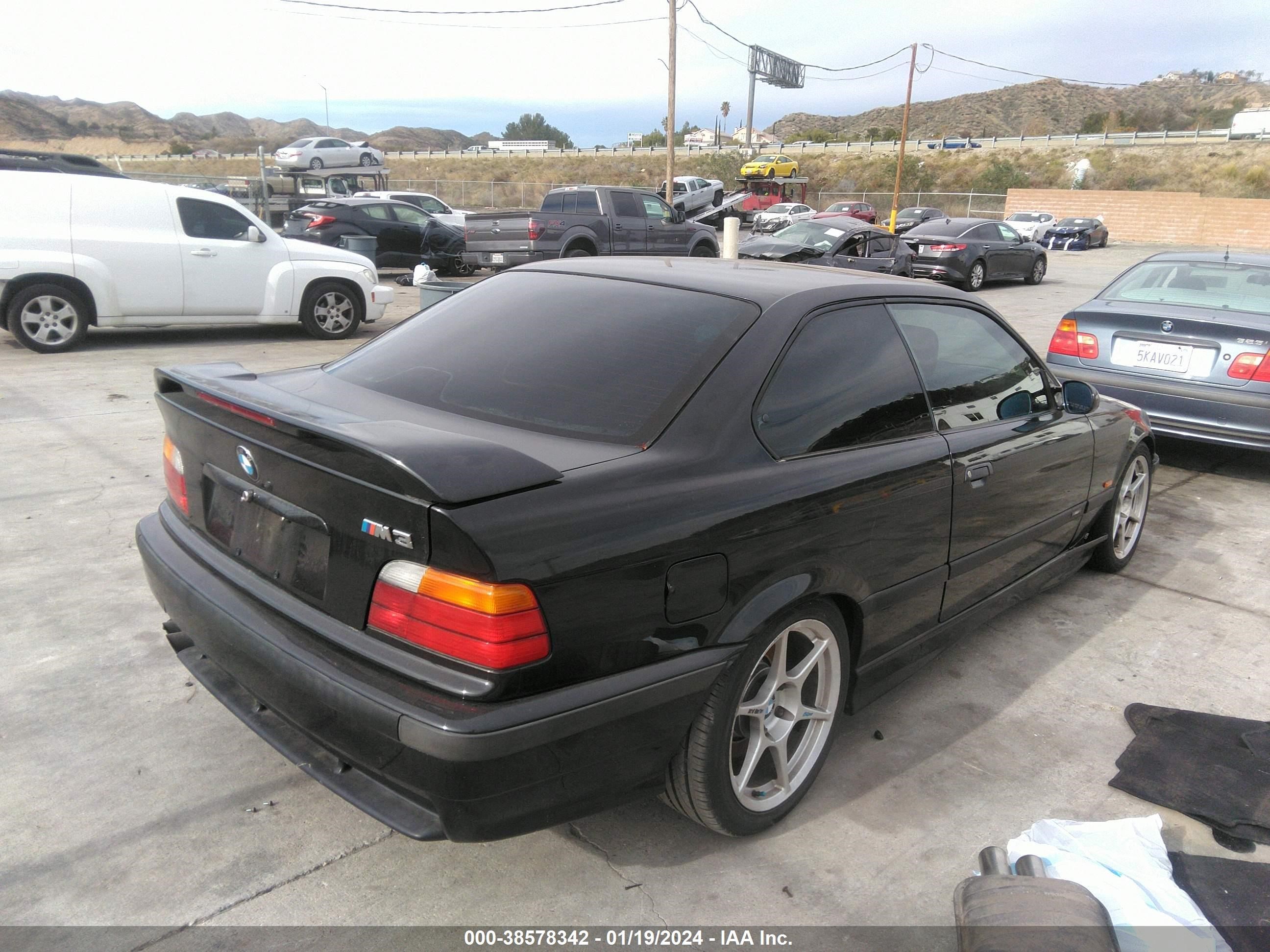 Photo 2 VIN: WBSBG9320VEY73773 - BMW 3ER 