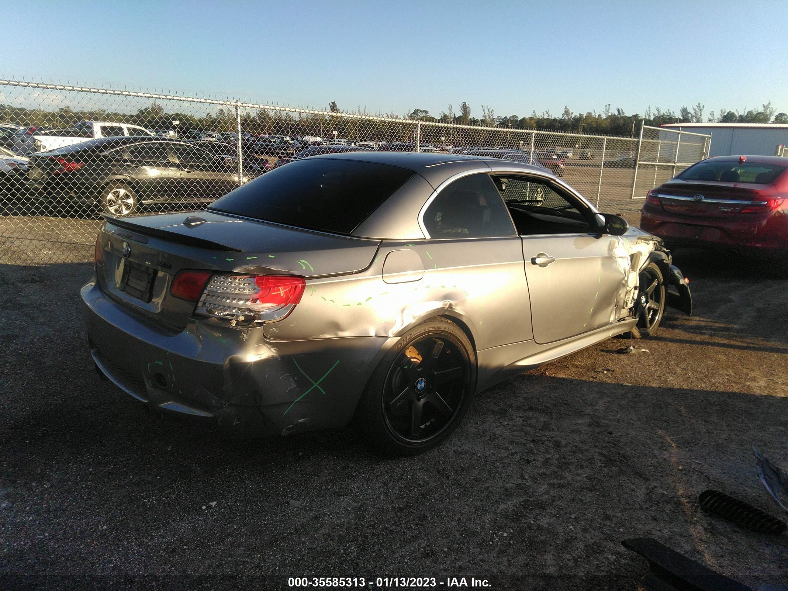 Photo 3 VIN: WBSDX9C53BE585289 - BMW M3 