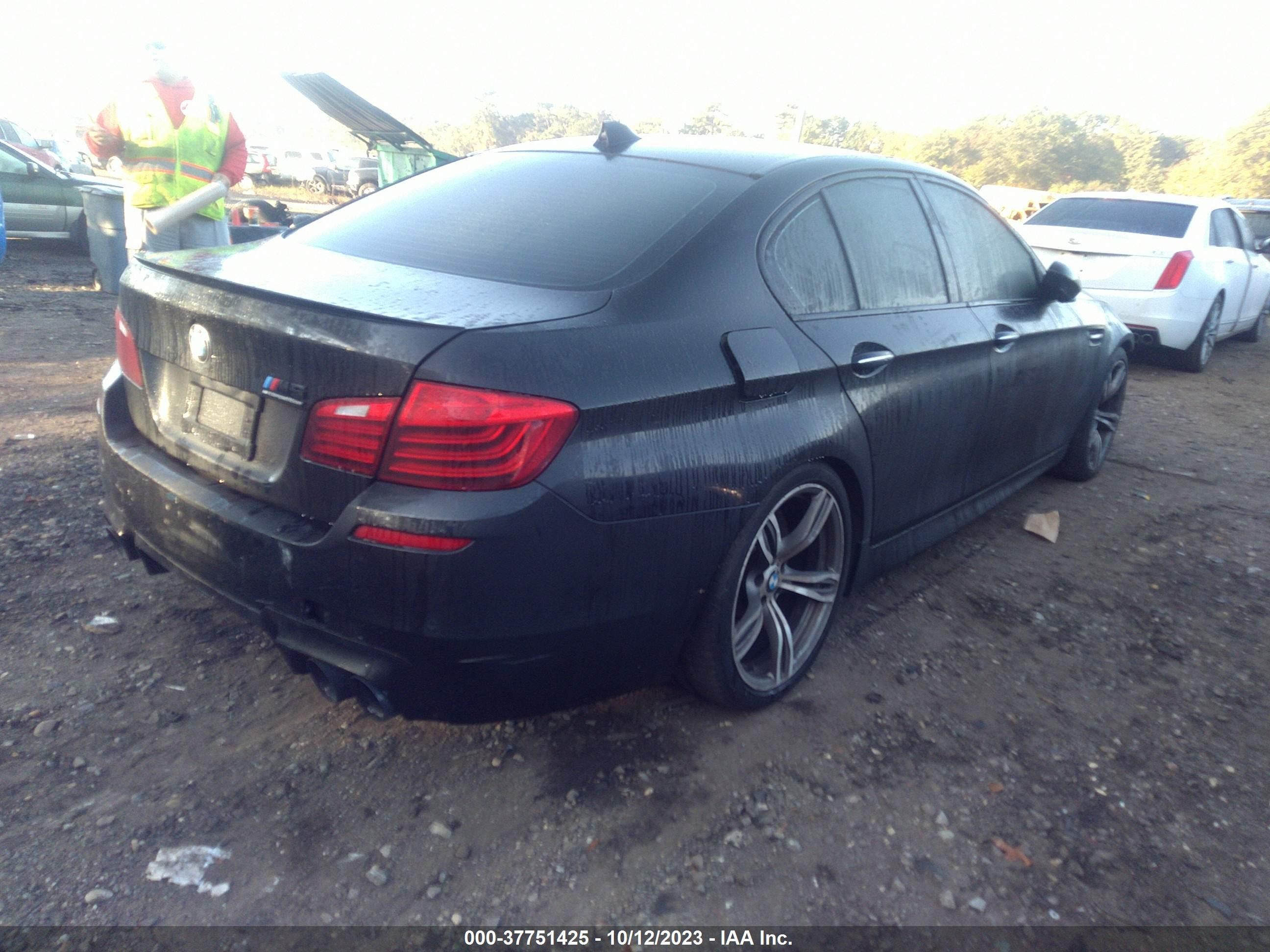 Photo 3 VIN: WBSFV9C50ED593505 - BMW M5 