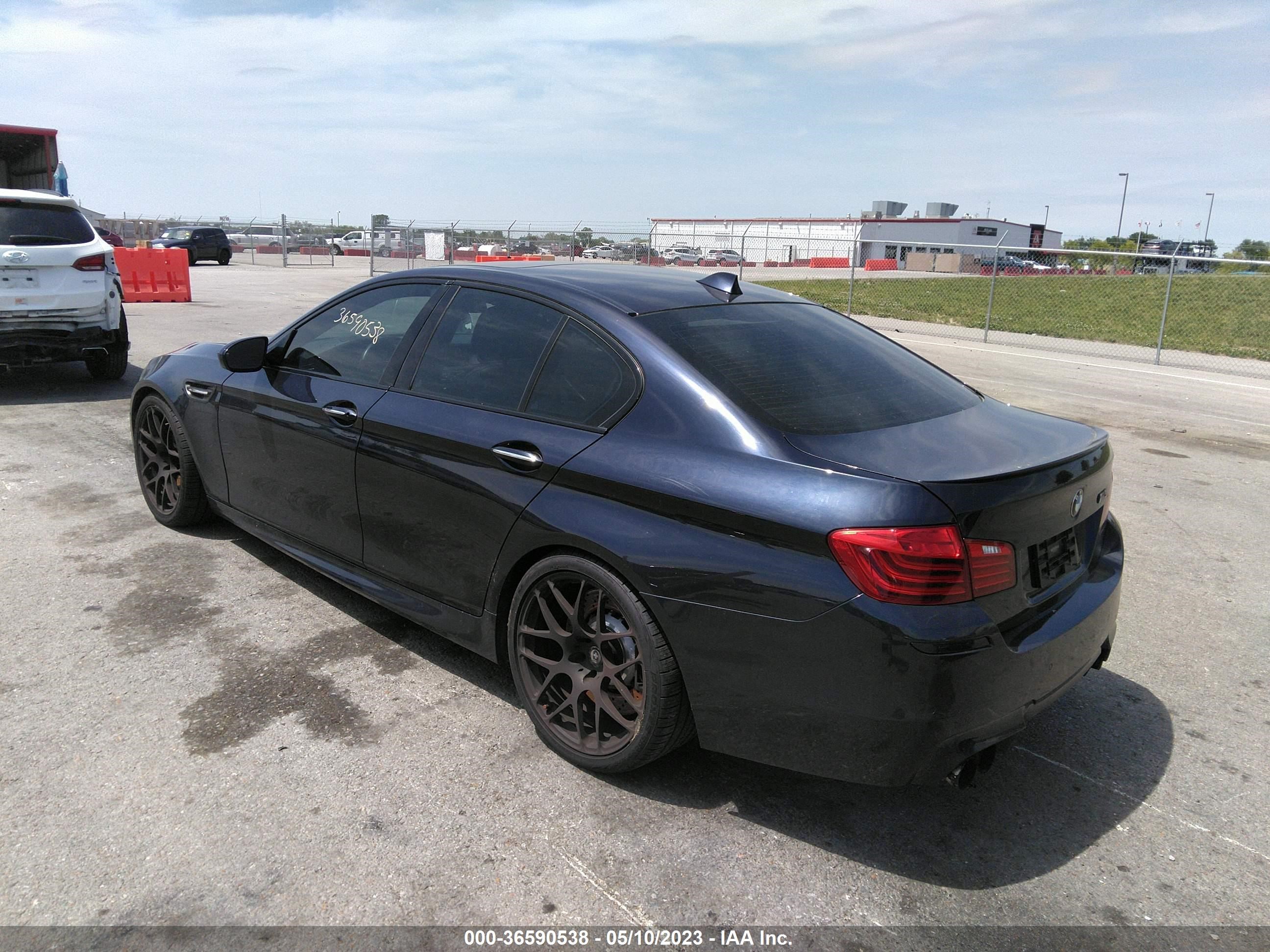 Photo 2 VIN: WBSFV9C52ED592968 - BMW M5 