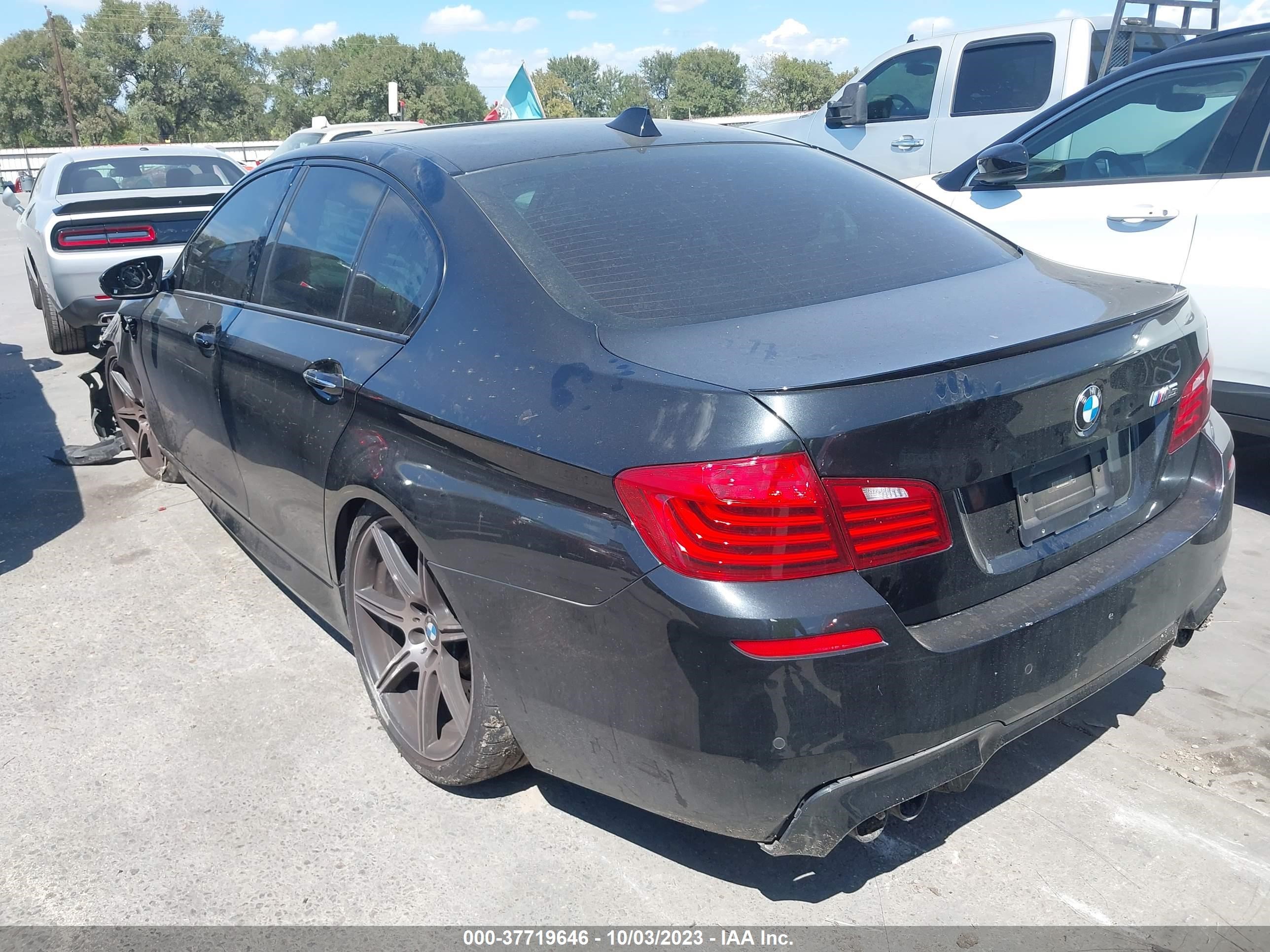 Photo 2 VIN: WBSFV9C52GD595453 - BMW M5 