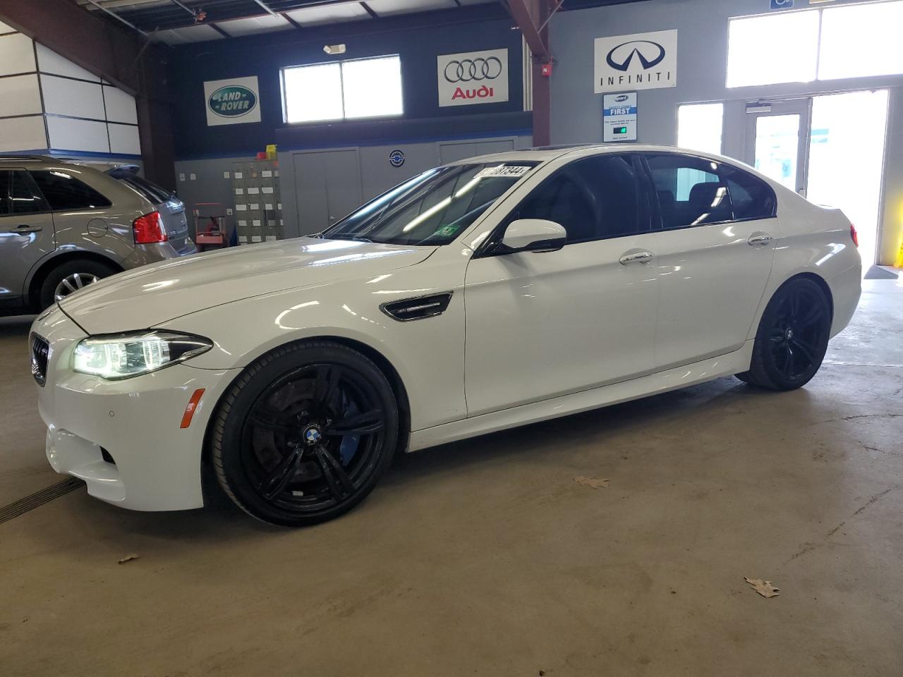 Photo 0 VIN: WBSFV9C58ED593638 - BMW M5 