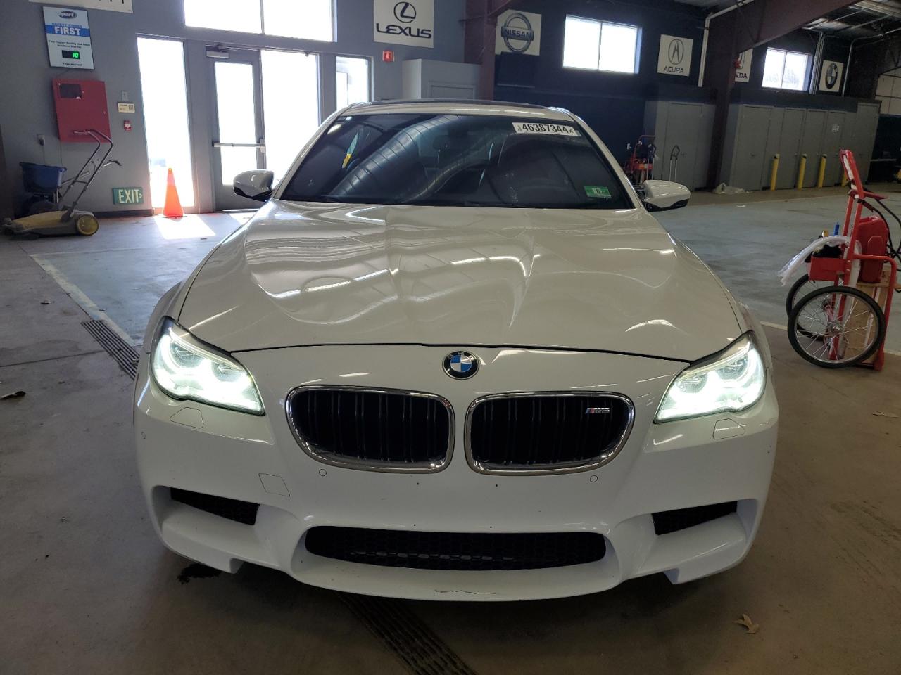 Photo 4 VIN: WBSFV9C58ED593638 - BMW M5 