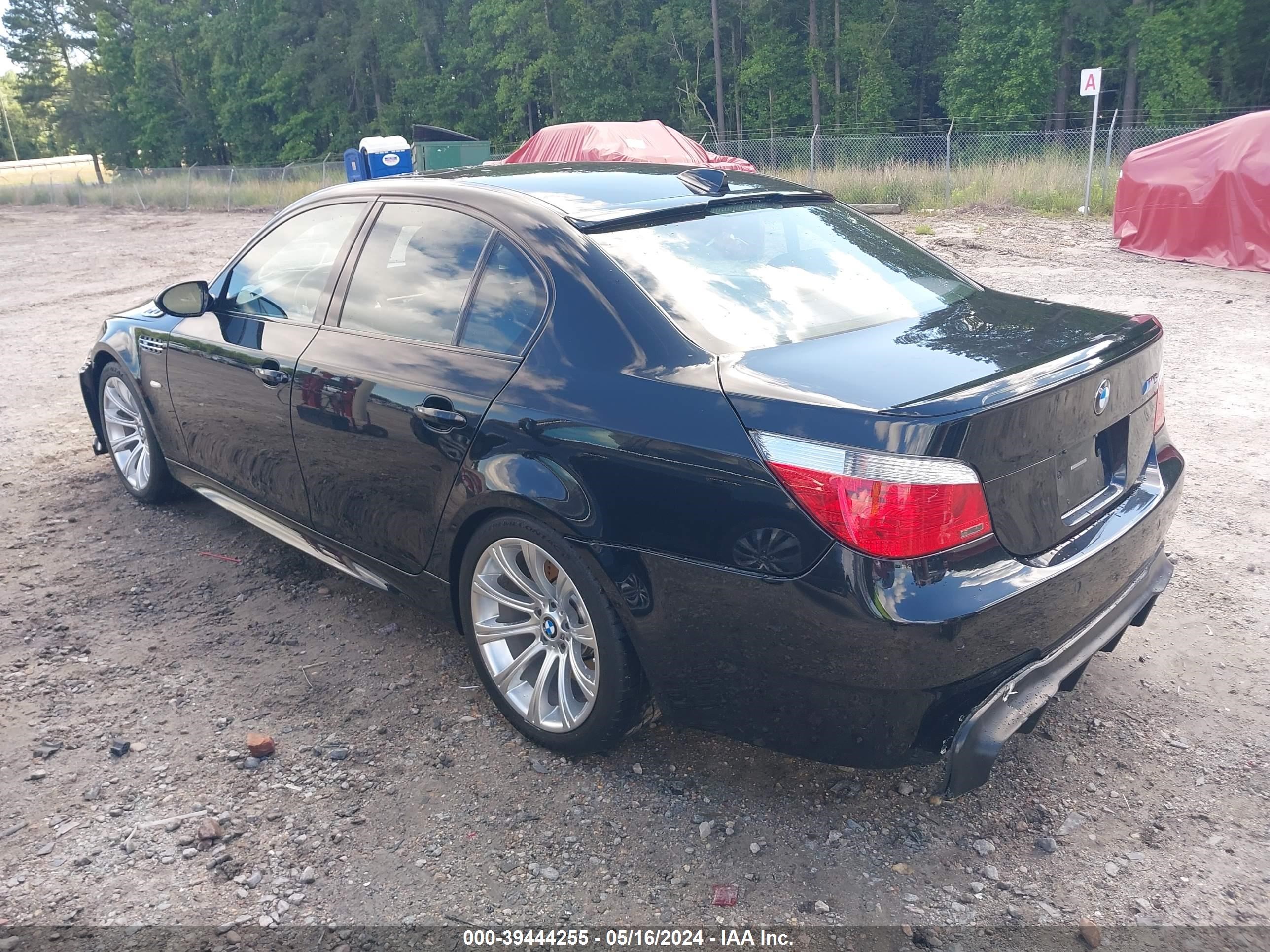 Photo 2 VIN: WBSNB93557CX07432 - BMW M5 