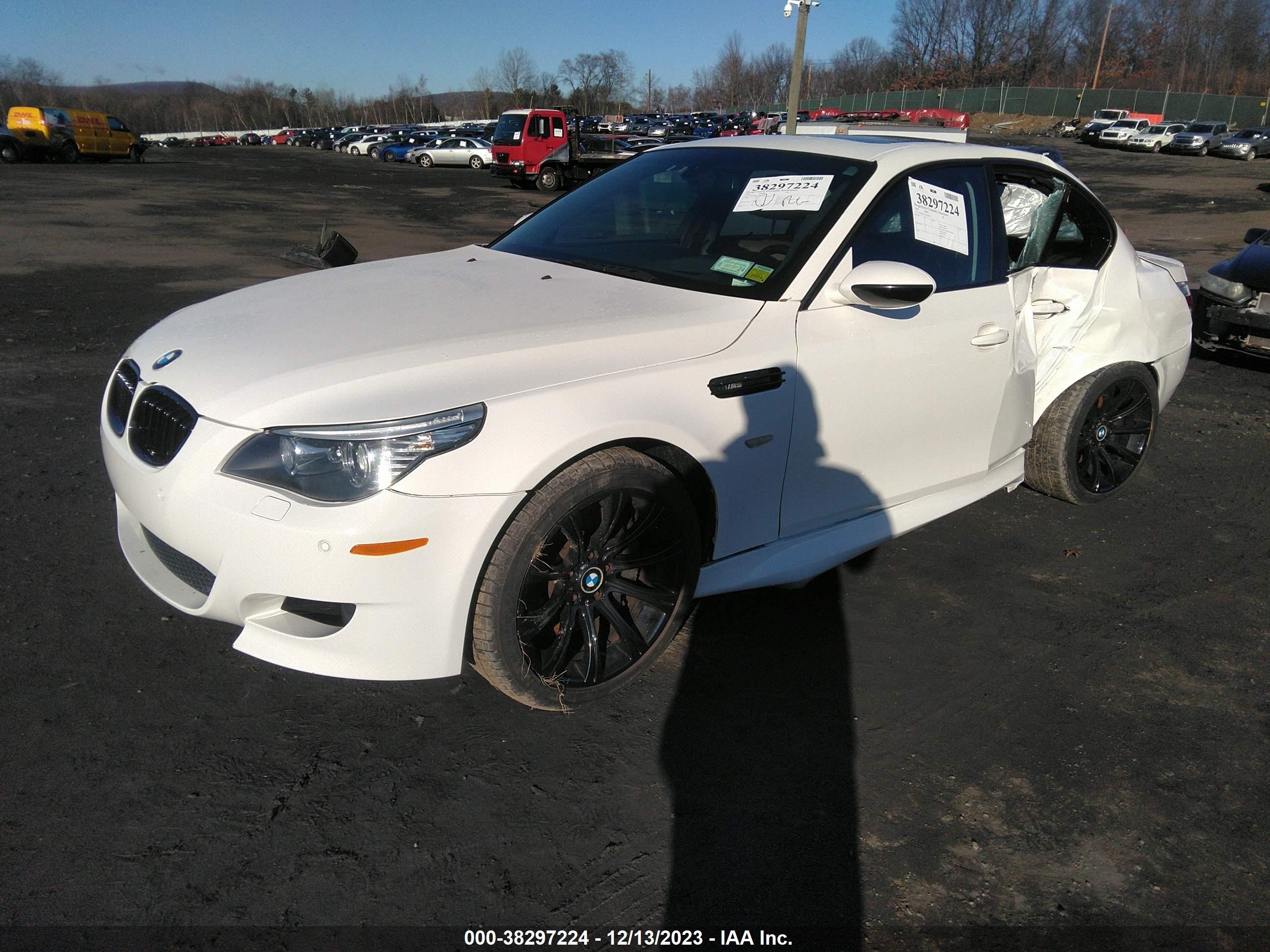 Photo 1 VIN: WBSNB93568CX09935 - BMW M5 