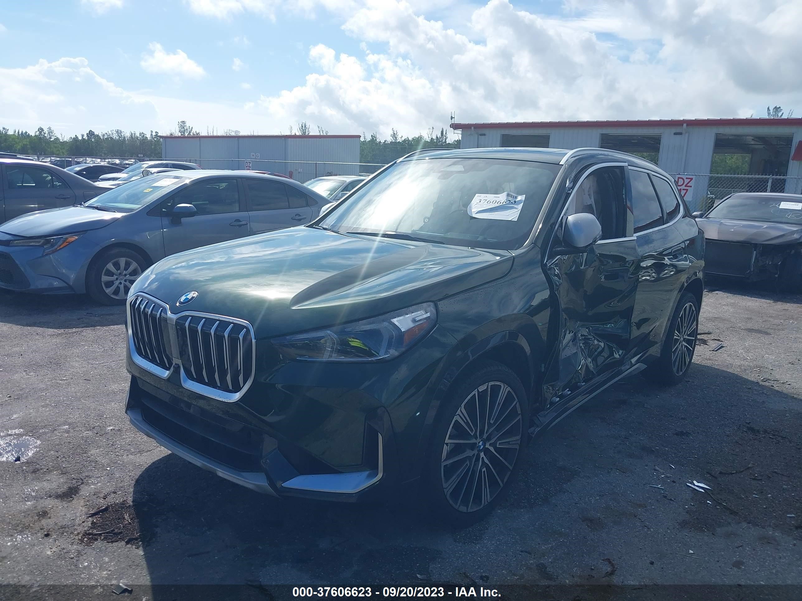 Photo 1 VIN: WBX73EF01P5W22021 - BMW X1 