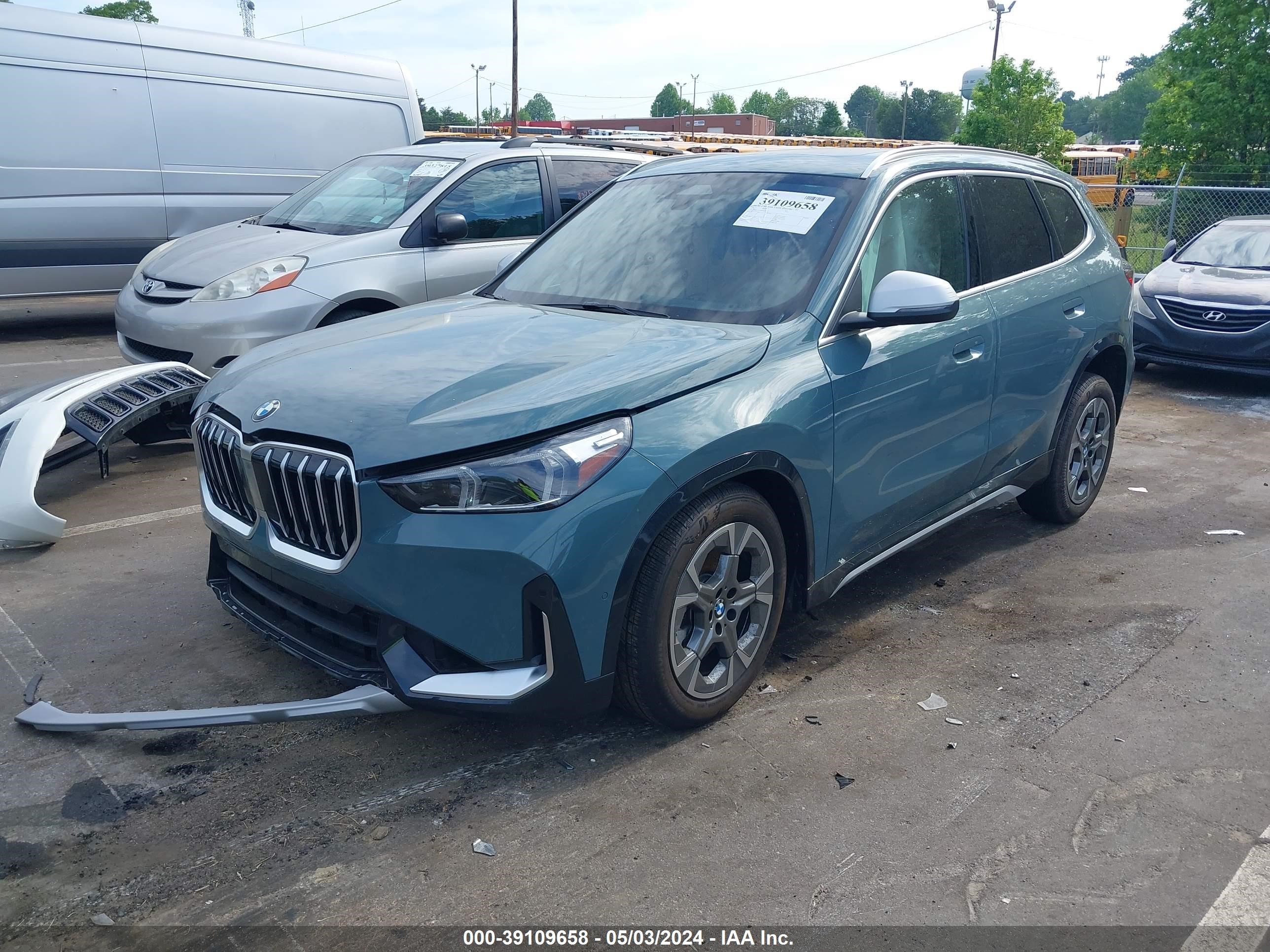 Photo 1 VIN: WBX73EF08R5Y43621 - BMW X1 