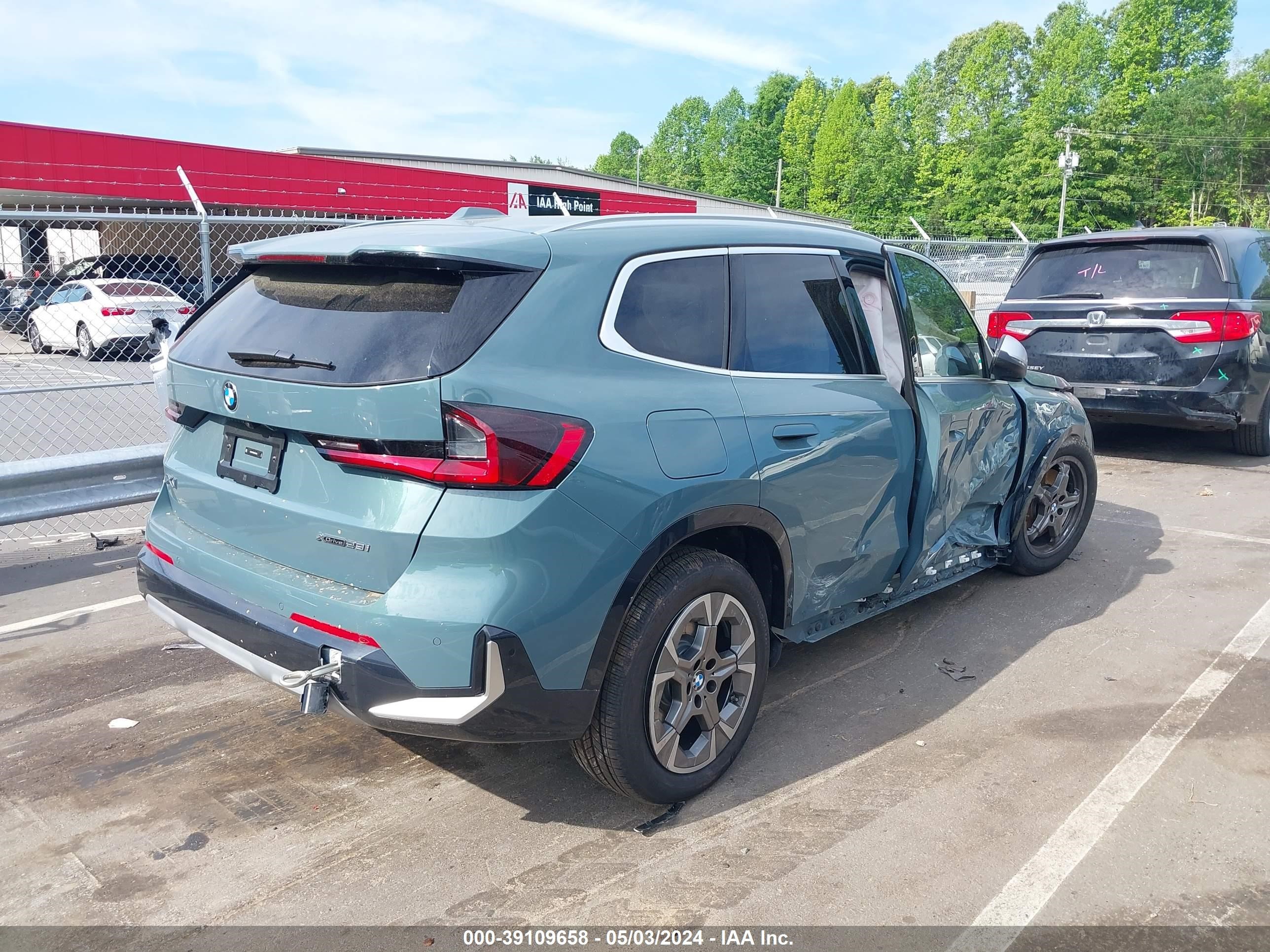 Photo 3 VIN: WBX73EF08R5Y43621 - BMW X1 